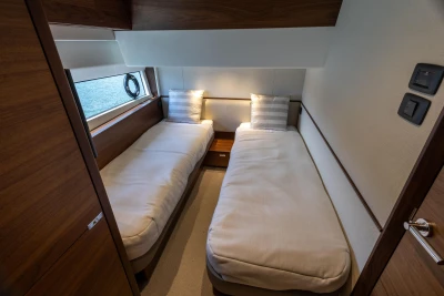 Princess S65 For Sale - Guest cabin