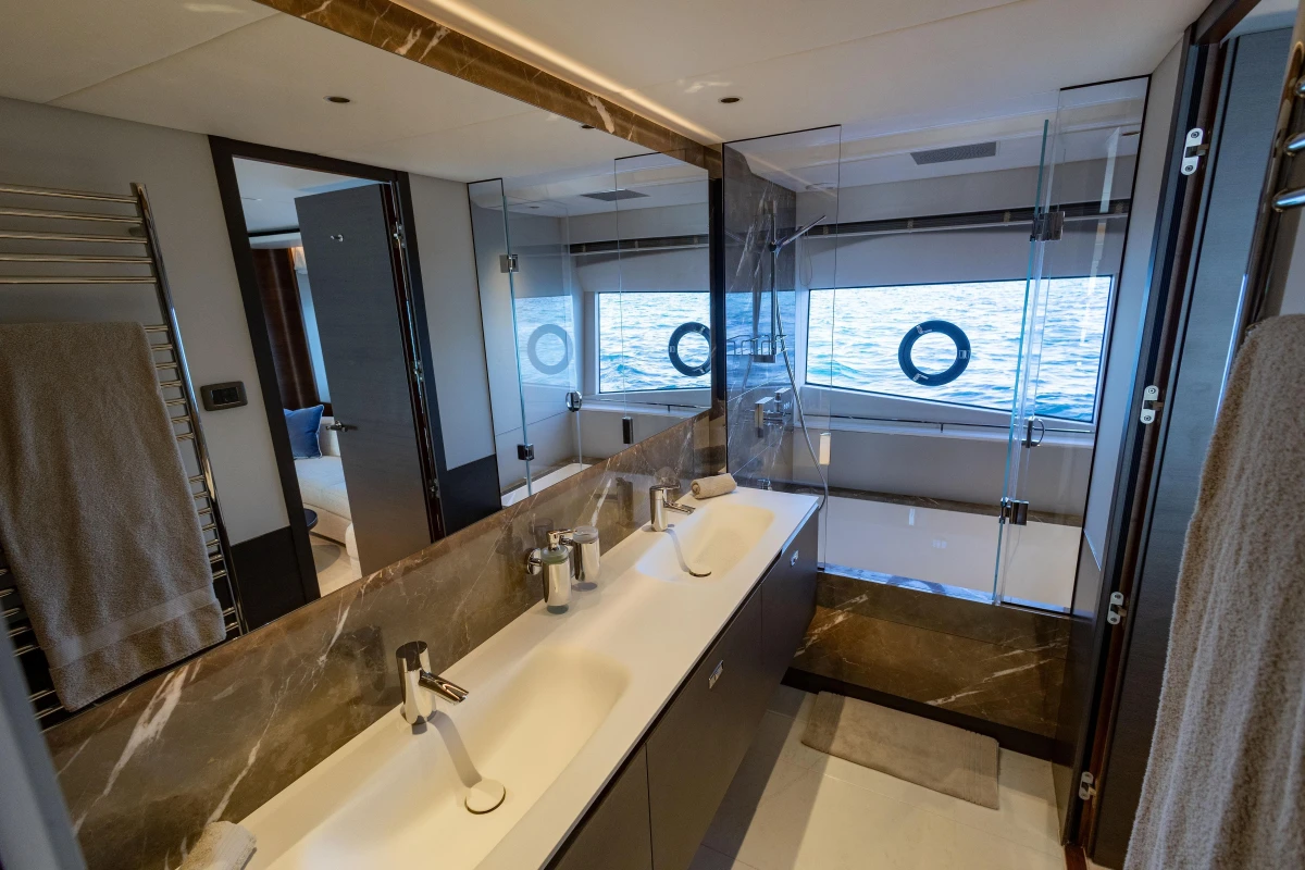 Princess X95 For Sale - Master en-suite